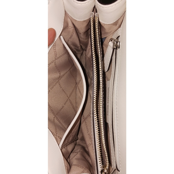 NWOT $359 MICHAEL KORS Large Studded Saffiano Leather Bag 🩷LIVE show item - Picture 7 of 7